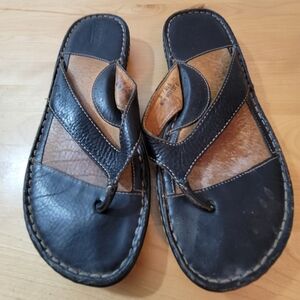 BØRN | Black Pebbled Leather Thong Sandals, Sz. 9/40.5
